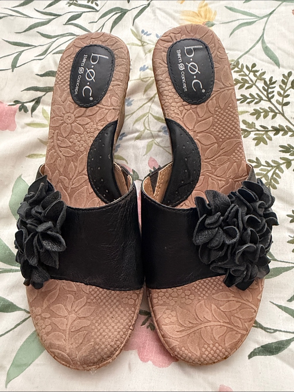 b.o.c. Black Floral Appliqué Slide Wedge Mules, Size 9